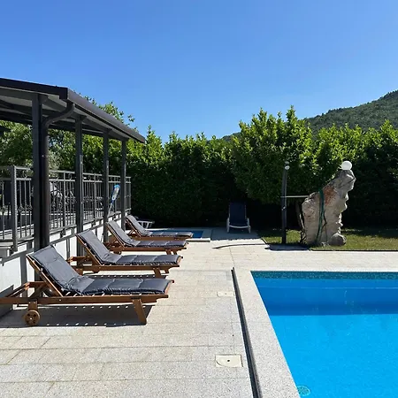 Ana Villa Ujevici