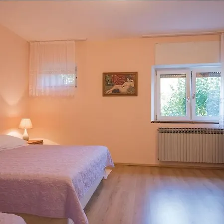 Ana Ujevici